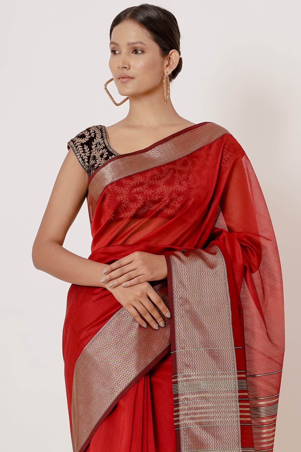 Chilli Red Maheshwari Silk Saree with thick Zari Lehar Border