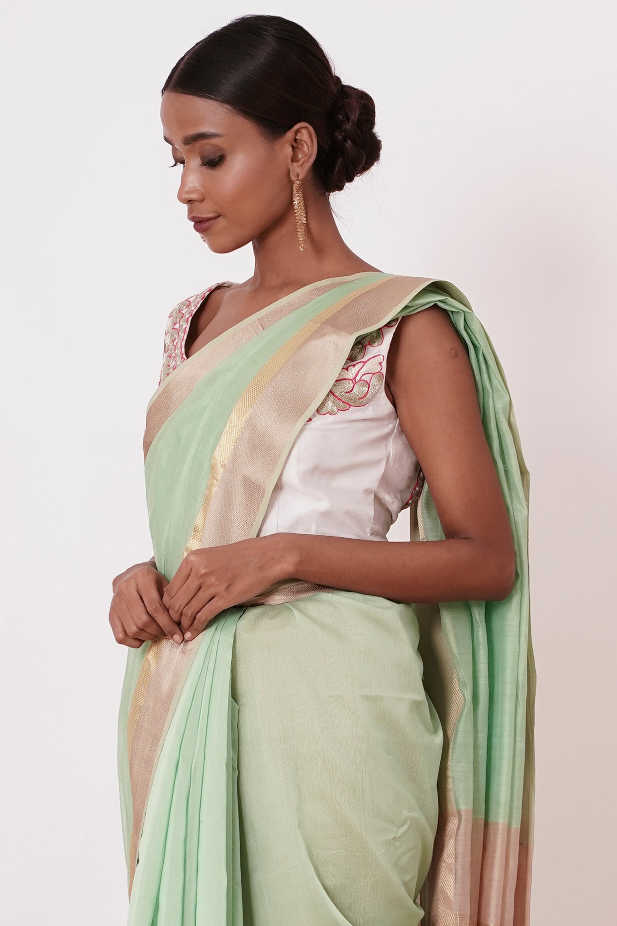 Dusty Teal Maheshwari Silk Saree with Ivory- Beige Blouse