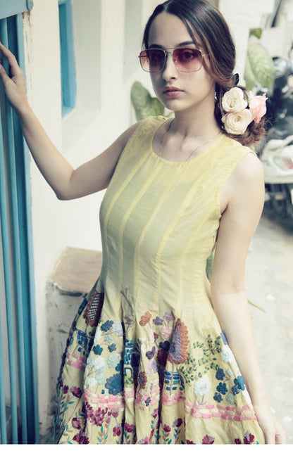 Pale yellow Paneled dress